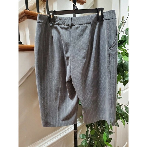 NewYork Clothing Women's Lined Gray Polyester Mid Rise Classic Bermuda Shorts 12 - Picture 8 of 11